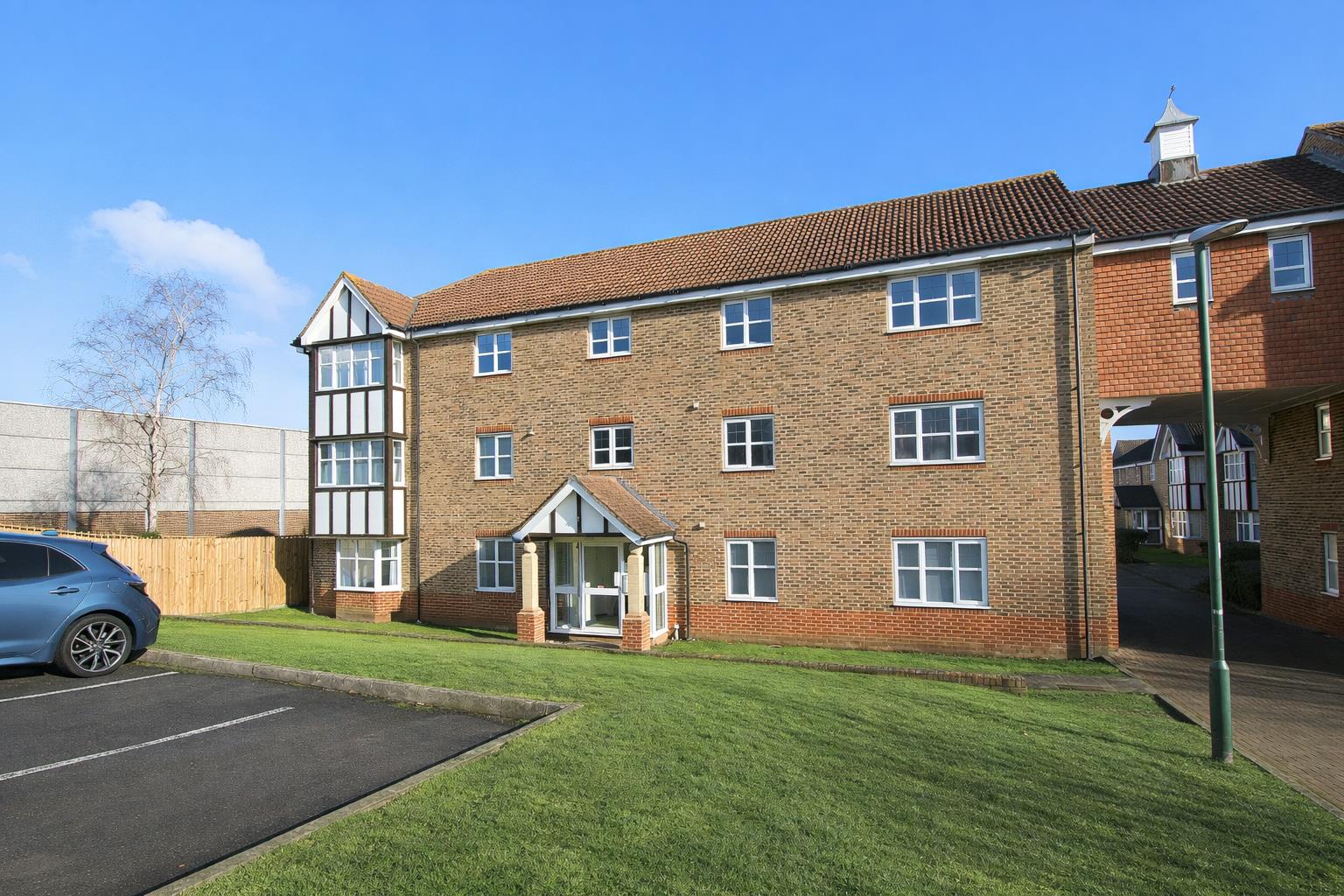 3 bed property in Sandpiper Road, Sutton